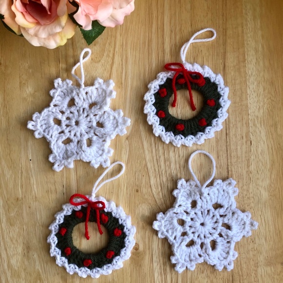 Crochet Christmas Wreath and Snowflake Ornaments - Picture 2 of 7